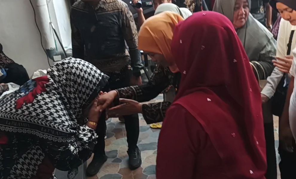 Hadiri Haul di Ponpes Attaroqi Sampang, Khofifah di Do'akan Kembali Jadi Gubernur Jawa Timur