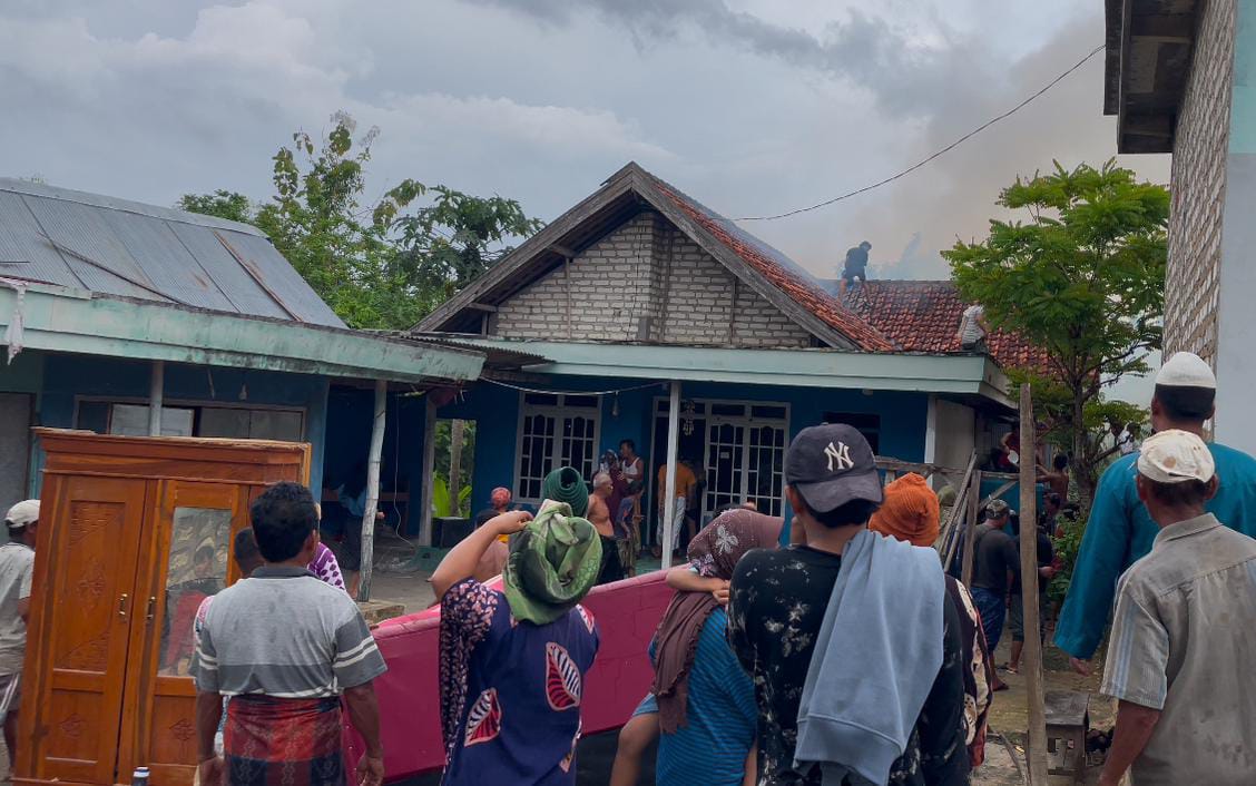 Ditinggal Keluar Penghuninya, Rumah Warga di Sampang Terbakar