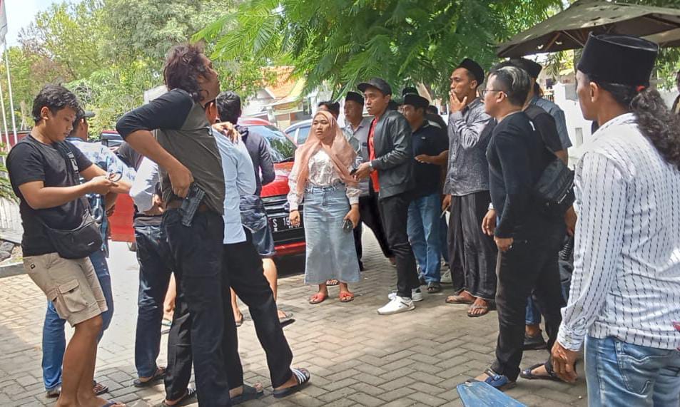 Dinilai Arogan, Oknum Anggota Polres Sampang Acungkan Pistol dan Lecehkan Martabat Pengacara