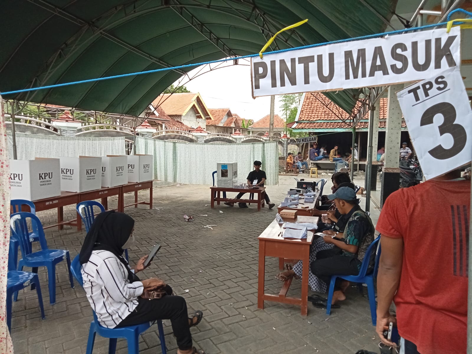 Coblos Ulang Digelar di 2 TPS Sampang, Pasangan Jimad Sakteh Unggul