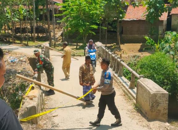 Rusak Parah, Jembatan di Kecamatan Karang Penang Sampang Terancam Runtuh