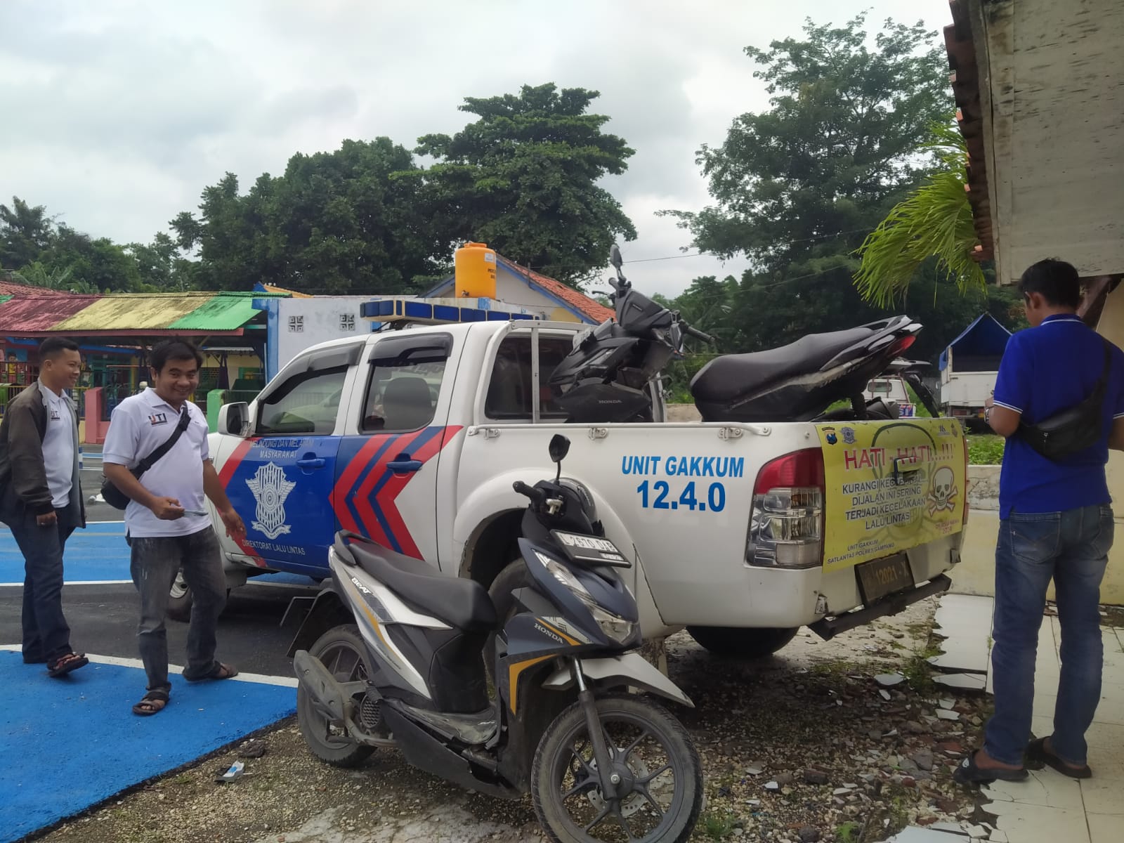 Hendak Belok, Pemotor Mahasiswi Stikes Sampang Ditabrak Motor dari Belakang