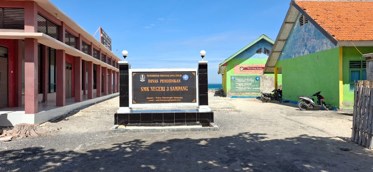 Banjir Rob Ancam Keselamatan Siswa, Pihak Sekolah SMKN 3 Sampang Minta Untuk Relokasi