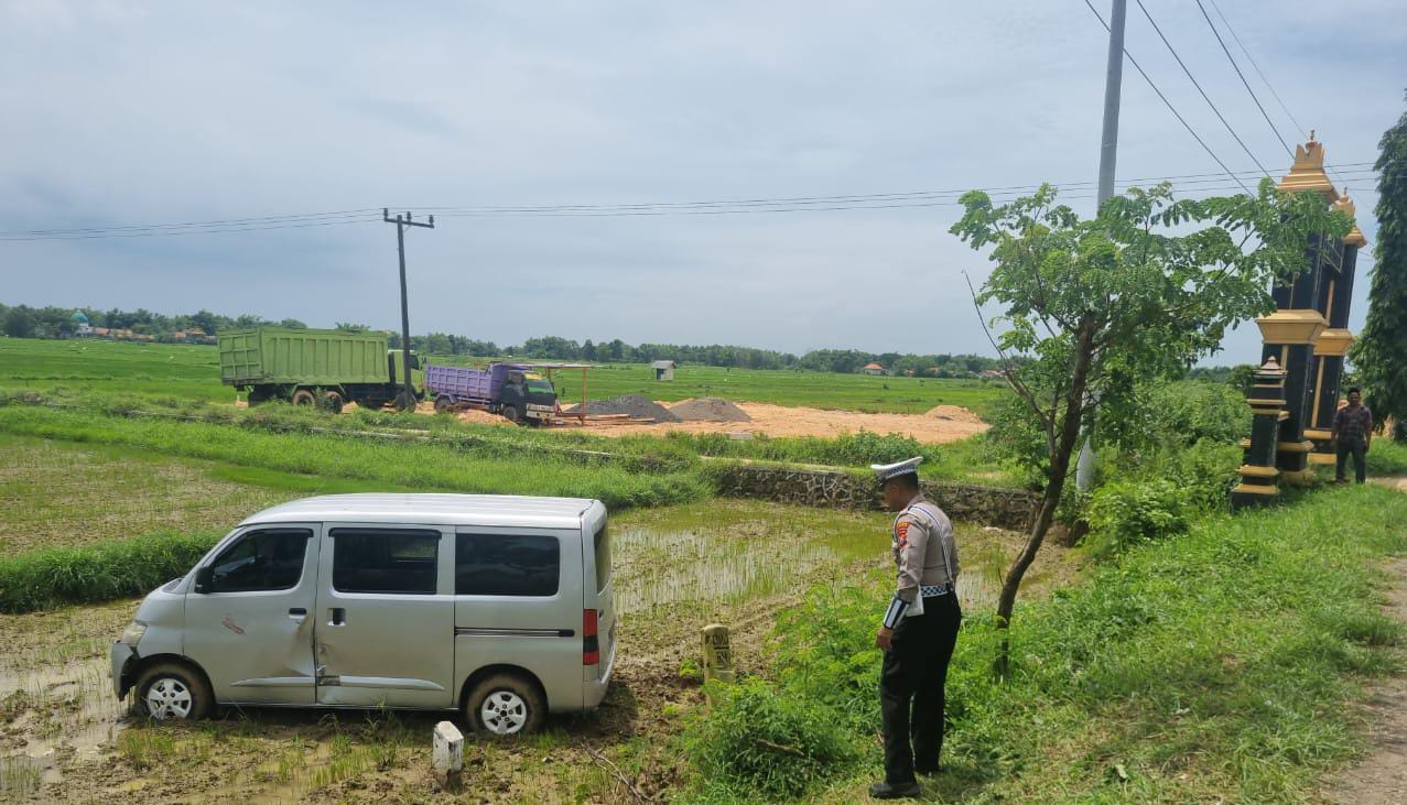 Jalur Tengkorak, Tabrakan Beruntun Libatkan 3 Kendaraan di Jalan Jrengik