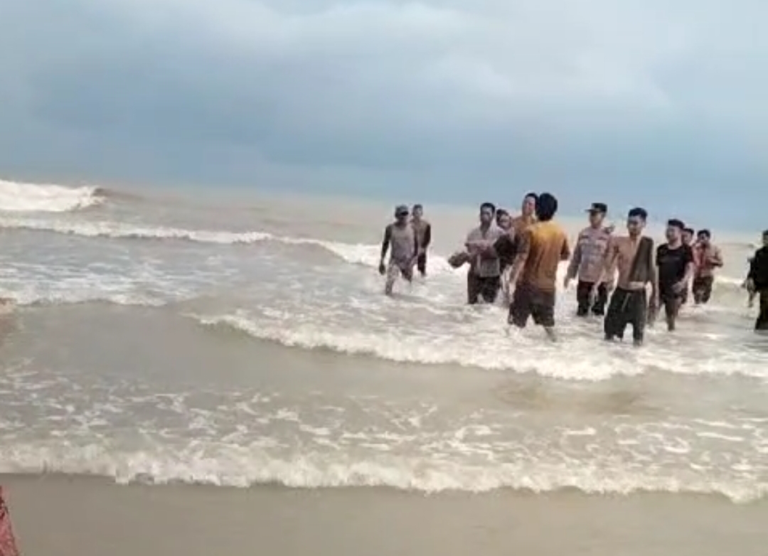 Terseret Ombak di Pantai Sokobanah, 3 orang Meninggal
