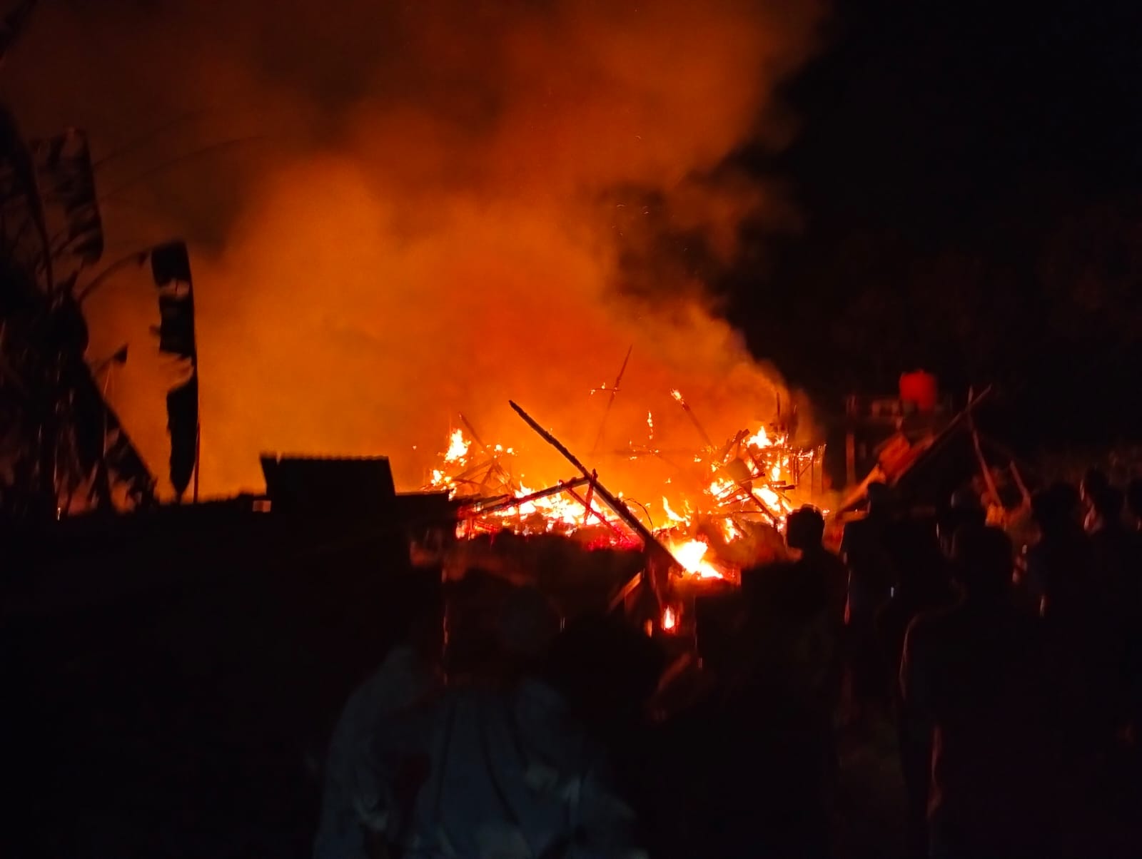 Kandang Terbakar hingga Ribuan Ayam Terpanggang di Sampang, Pemilik Rugi Rp 500 Juta
