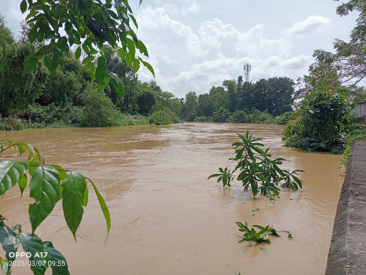 Tiga Pos Pantau Siaga 3, Warga Bantaran sungai Kali Komuning Sampang diimbau Waspada
