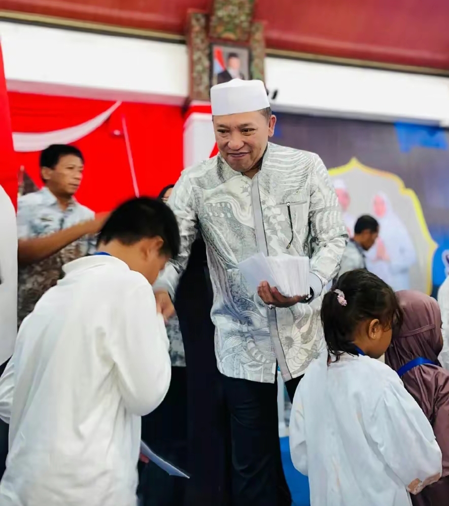 Ngalap Berkah Ramadhan, Ratusan Yatim Piatu di Kabupaten Sampang Terima Santunan