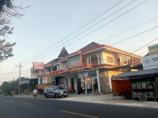 Warga Keluhkan Maraknya Kehilangan Kendaraan dan Parkir Truk di Depan Alfamart Torjun