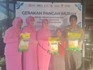 Polsek Kedungdung Bersama Bulog Kolaborasi, Beras Murah Langsung Diserbu Warga