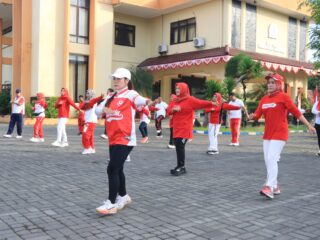 Semangat Merah Putih: Staf DPRD Sampang Hidupkan Budaya Senam Sehat