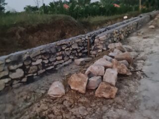 Proyek Tanpa Papan Nama di Dusun Sen Asen, Desa Tobai Timur