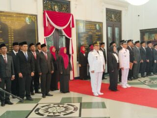 Bupati Sampang Tekankan Integritas dalam Pelantikan 32 Pejabat Baru