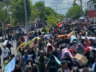 Isu Nepotisme Jadi Sorotan Aksi Damai di Bangkalan, Bupati Lukman Sebut Sebagai Dukungan Moral