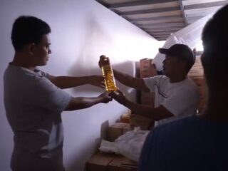 Minyak Goreng Oplosan Ancam Konsumen, Polisi Sita Barang Bukti di Gudang Sokobanah