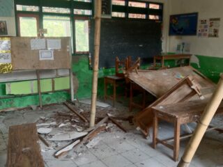 Sudah Lapuk Sejak 2015, Baru Direspons Setelah Ambruk — DPRD dan Disdik Sampang Disorot