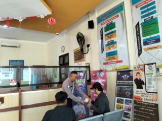 Pelayanan Beraroma Kopi, Program “POLANTAS MENYAPA” Bikin Warga Sampang Betah di Samsat
