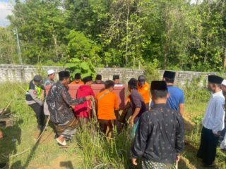 Proses Pemakaman Korban runtuhnya bangunan pondok pesantren Al Khoziny