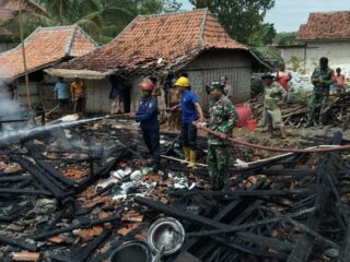 Rumah Kayu di Omben Ludes Terbakar, Diduga Akibat Stop Kontak Meledak