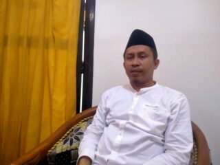 Caption foto: Anggota Komisi IV DPRD Kabupaten Sampang saat memberikan keterangan terkait penyusunan Perda Hiburan Daerah.