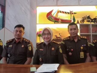 caption foto: ketua kejari Sampang beserta jajarannya.