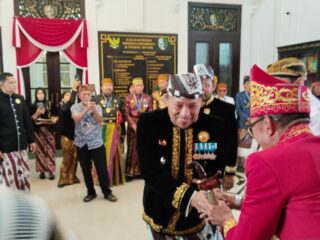 Momentum Sejarah di Pringgitan Trunojoyo, Bupati Sampang Dinobatkan Raja Nusantara