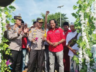 Tangis Haru Warga Madulang Pecah, Jalan Rusak Puluhan Tahun Diubah Jadi Aspal Mulus
