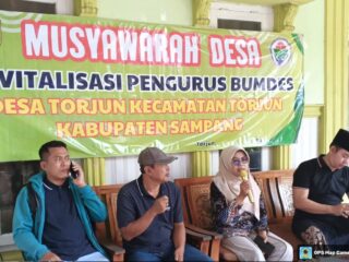 Caption Foto: Suasana Musyawarah Desa Torjun dalam rangka revitalisasi kepengurusan BUMDes, di Kantor balai Desa Torjun, Kecamatan Torjun, Kabupaten Sampang.