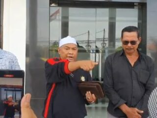 caption foto: Ormas Gaib Geruduk Kantor Kejari Sampang, Audensi Di abaikan