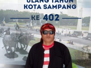 Caption Foto: Humas Media Center Nusantara (MCN) Kabupaten Sampang, Taufik atau Awak Awak, menyampaikan ucapan selamat Hari Jadi ke-402 Kota Sampang.