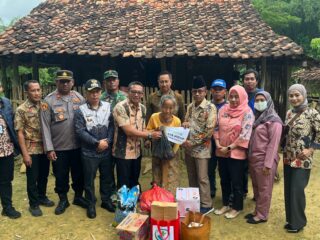 Hidup di Gubuk Reyot, Dua Nenek di Kedungdung Akhirnya Disentuh Bantuan Pemerintah