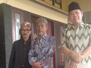 Caption foto: Pertemuan penuh keakraban tokoh Sampang, menguatkan sinergi ulama dan masyarakat demi stabilitas dan kemajuan daerah.