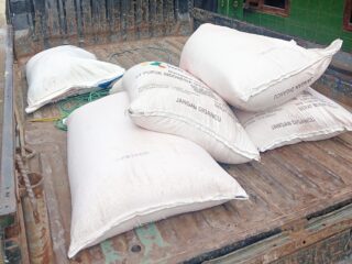 Pupuk Bersubsidi Melimpah, Petani Sampang Masih Kesulitan Akses