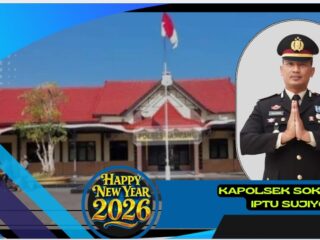Caption Foto: Kapolsek Sokobanah IPTU Sujiyono menyampaikan ucapan Selamat Tahun Baru 2026 kepada masyarakat, sebagai ajakan bersama menjaga keamanan dan ketertiban wilayah. (MCN).