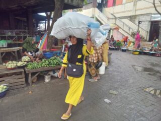 Intervensi Oknum Mantan Kades Pangongsean Diduga Ganggu Penarikan Karcis Resmi Pasar