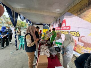 Caption foto: Satgas Pangan Polres Sampang saat menggelar Gerakan Pangan Murah dan melakukan pengecekan harga bapokting di kawasan Monumen Trunojoyo menjelang Ramadhan 1447 H.