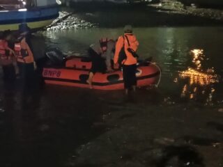 Caption foto: BPBD kabupaten Sampang saat ini proses pencarian masih di lakukan oleh tim SAR Gabungan.