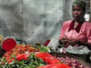 Pedasnya Ramadan 2026: Cabai Rawit di Sampang Capai Rp100 Ribu