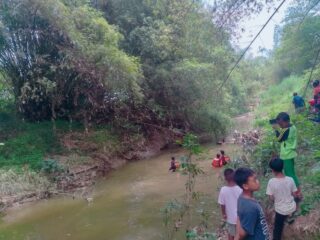 Sempat Hilang Sehari, Nenek 64 Tahun Ditemukan Lemas di Pinggir Sungai Daleman Kedungdung