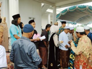 Ratusan Yatim dan Dhuafa Tersenyum, Santunan H. Mat Yasin Mengalir di Madulang