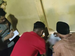 Warga Sampang Dikejutkan Penemuan Bayi Dalam Kardus, Ada Pesan Tolong Makamkan Secara Layak