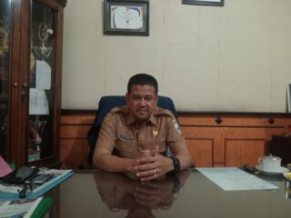 Caption Foto: Kepala DPMD Kabupaten Sampang, Yudhi Adidarta Karma, saat memberikan keterangan terkait dampak refocusing Dana Desa terhadap program pembangunan, BLT, dan prioritas desa di Kabupaten Sampang.