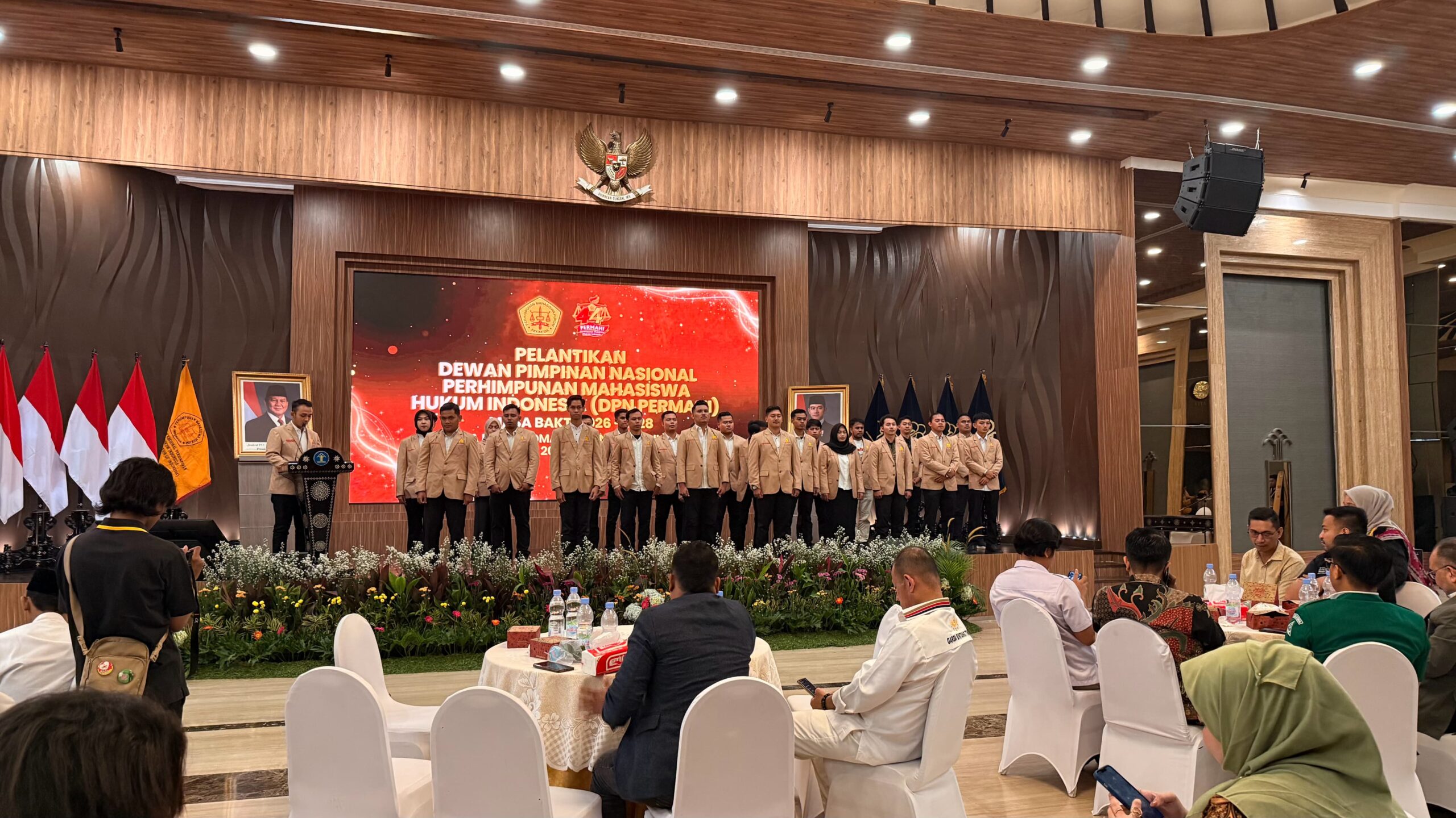 Caption Foto: Pelantikan DPN PERMAHI dan Seminar Nasional di Gedung Kementerian Hukum RI, Jakarta, menjadi momentum konsolidasi mahasiswa hukum Indonesia dalam mengawal keadilan, demokrasi, dan supremasi hukum demi kepentingan rakyat.