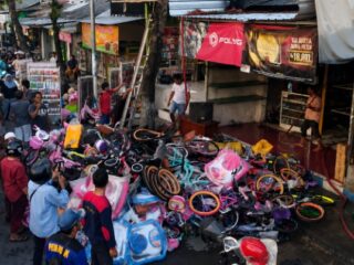 Diduga Konsleting Listrik, Toko Onderdil Sepeda Angin di Sampang Hangus Terbakar