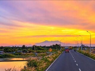 Jalan Lingkar Selatan Sampang Bak Tol Modern, View Gunung Arjuno Jadi Magnet Baru Pengendara