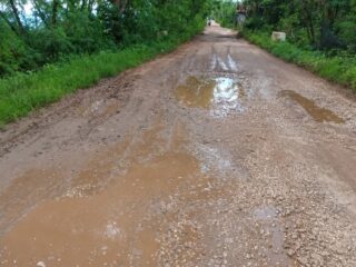 Rakyat Kepulauan Dianaktirikan, Jalan Rusak di Sapudi Tak Kunjung Diperbaiki