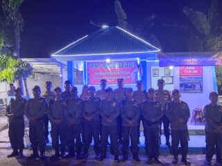 Caption Foto: Tim Penilai Lomba Pos Satkamling Tingkat Kabupaten Sampang melakukan peninjauan langsung ke Pos Satkamling Desa Torjun, Kecamatan Torjun, Rabu (3/6/2026) malam. Kegiatan tersebut menjadi bagian dari proses penilaian sekaligus penguatan peran masyarakat dalam menjaga keamanan dan ketertiban lingkungan.