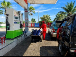 Solar Subsidi Menghilang dari Nozel Kendaraan, Jeriken Justru Mendominasi SPBU Camplong