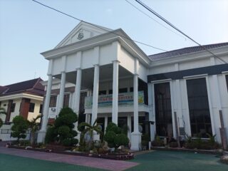Kejari Sampang Luruskan Isu Rokok Ilegal, Penjual Bukan Pegawai Kejaksaan