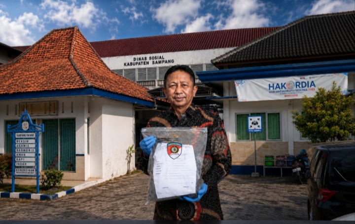 Caption Foto: Kepala Dinas Sosial Kabupaten Sampang, Moh. Anwari Abdullah, menegaskan komitmen Dinsos dalam memberikan rehabilitasi sosial, pendampingan psikososial, dan pemulihan fisik maupun mental terhadap korban dugaan kekerasan seksual melalui sinergi bersama Polres Sampang dan instansi terkait.